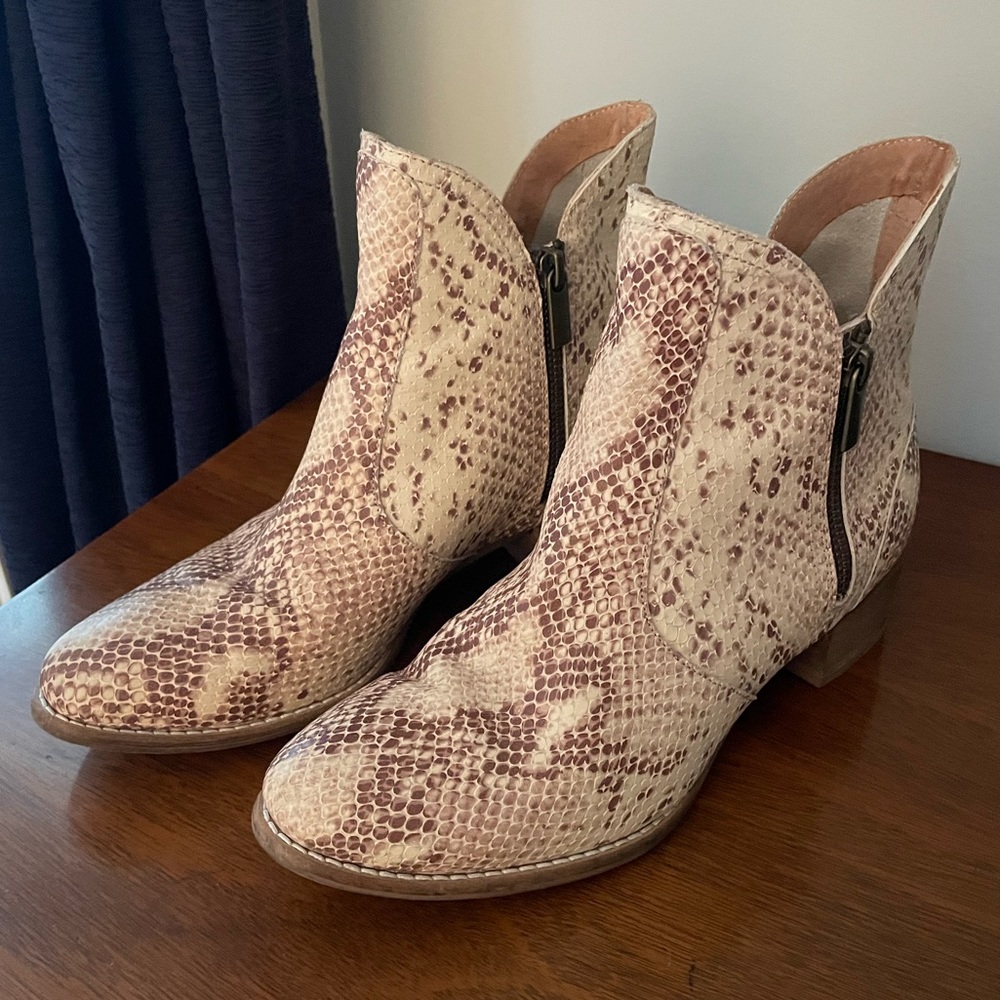Seychelles Beige Python Print Ankle Boots Size 7.5 - image 3